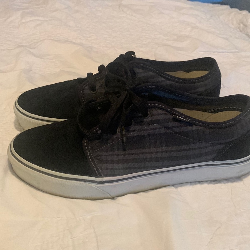 Mens Vans size 9. Black